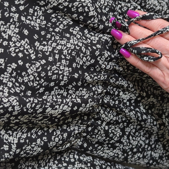 Ditsy Floral Print Black Dress - Picture 7 of 12
